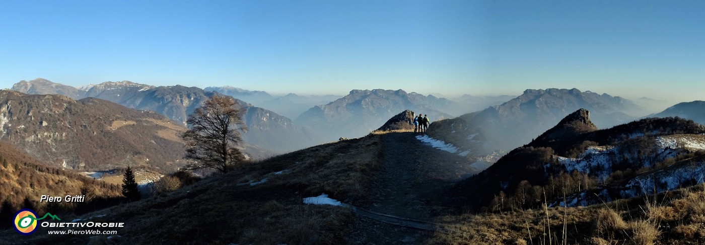 76 Panorama verso la Val Taleggio col Corno Zuccone.jpg